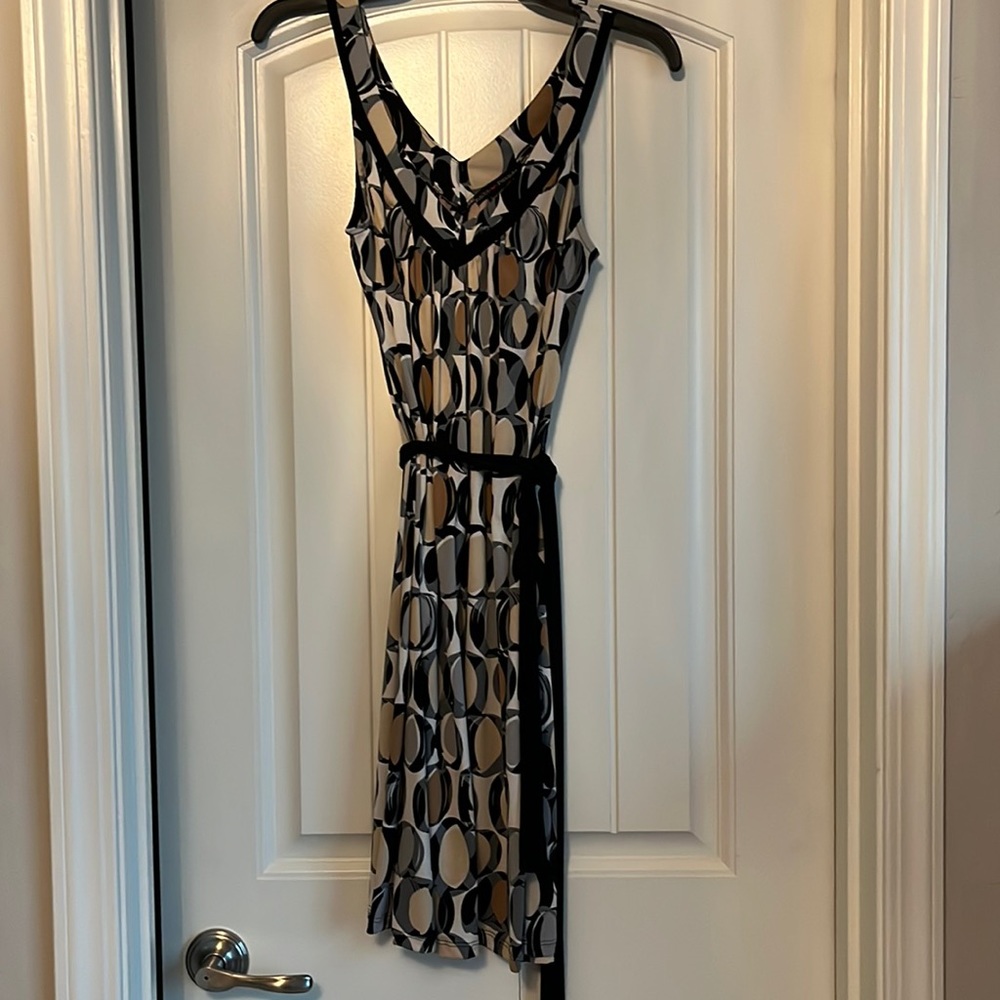 Geometric print v neck midi dress